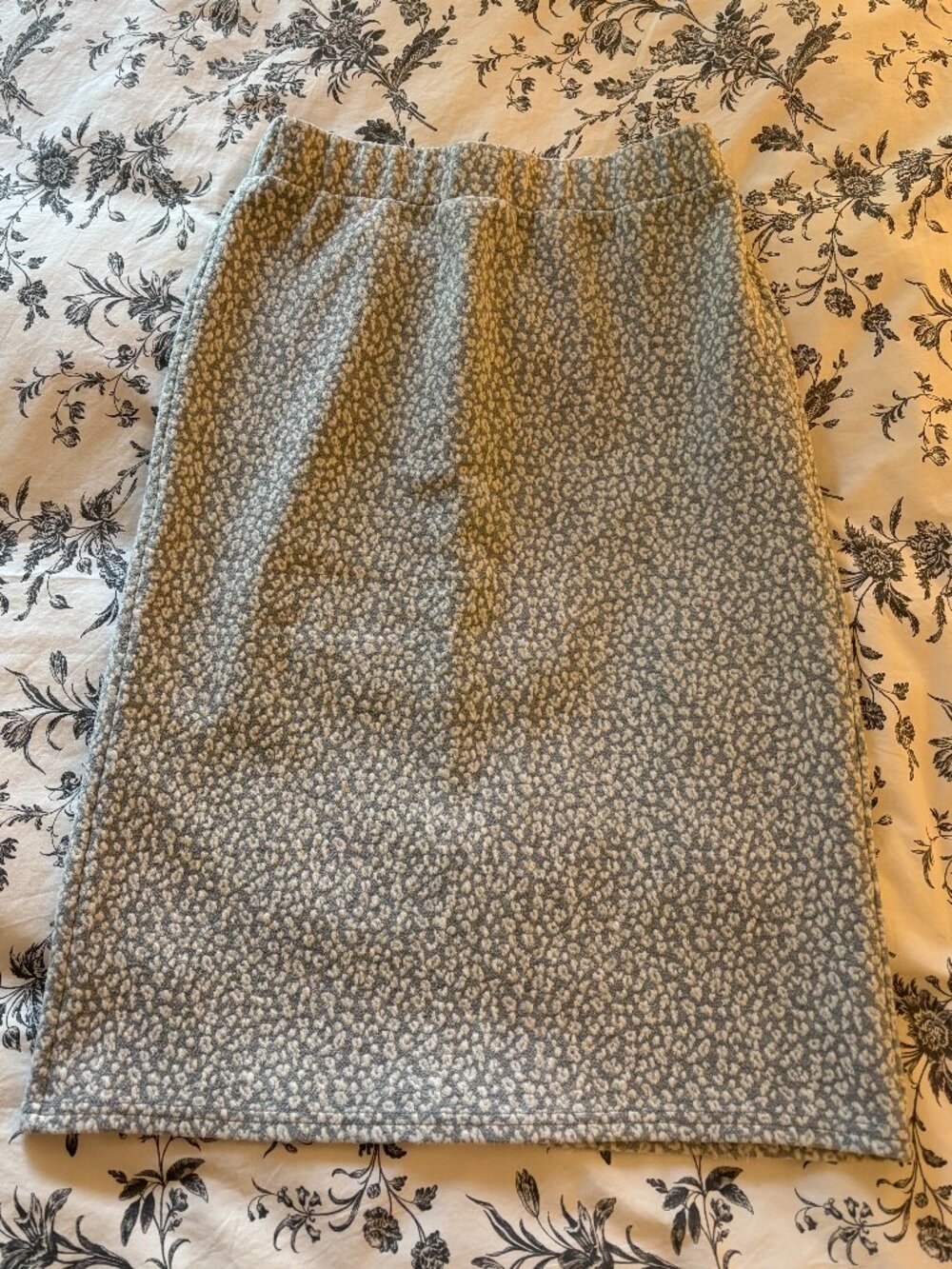 LOFT grey and white cheetah print pencil skirt, women's size S